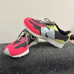 New Balance 327 Colorblock
"Grey/Pink/Lime"